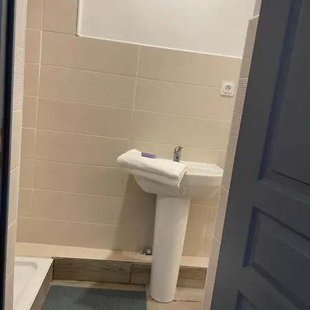 게스트하우스 Chambre D'hote Dans Une Maison Privative 드란시